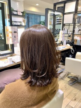 ジュイール(jouir) 女性らしいくびれミディアムレイヤーカット[30代40代］