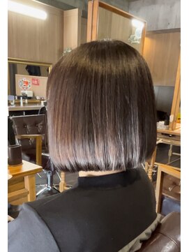 ニカ(NIKA) レディースシルバーベージュワンレングススタイル