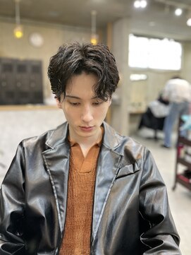 ナループロアオハナ(Nalu pu loa ohana) メンズの大きめカールパーマ