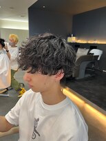 バース バイ ハピネス(BIRTH by happiness)&nbsp;前髪長め波巻きパーマ（波打ちパーマ）外ハネスタイル黒髪