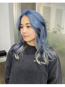 レコ 渋谷(LECO) ブルーとホワイトのハイトーンデザインカラー