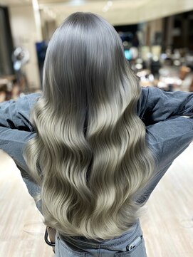 アマトウキョウスマートサロン(AMA TOKYO×Smart Salon) ヘーゼルベージュ　艶巻き　レイヤーカット　海外風