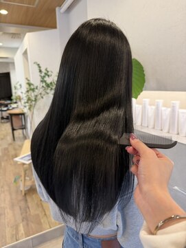 ウタリ(utari) 艶々黒髪ロング【難波 桜川/髪質改善】