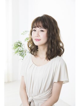 ピース(hair design Peace)の写真/忙しい朝に、10分の余裕を。手クシだけでトップもふんわり、品よく決まる