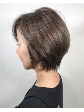 ウィロー(WILLOW) 【WILLOW】乾かすだけで収まるショートボブ（井下貴史）