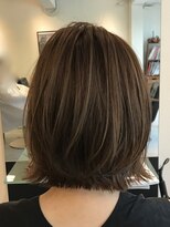 ベルベットオンザビーチ 表参道 原宿(Velvet on the Beach)&nbsp;外ハネワンレン切りっぱなしボブ