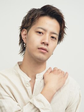 ルクスドレ 新宿(Luxe doree') コンマヘア/センターパート/ツイストスパイラル/［新宿駅］