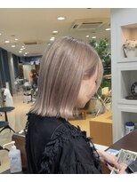 ヘアサロン アウラ(hair salon aura) 季節関係なしオールラウンドなグレージュカラー