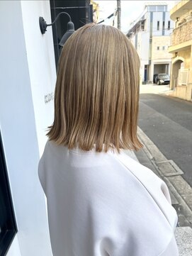 クロレ(CLORE) Wカラー ベージュ ミルクティーカラー 切りっぱなし 外ハネ