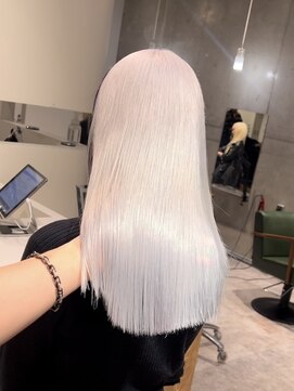 モニカ(MONIQA) ホワイト