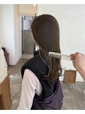 ロングヘアのイヤリングカラー