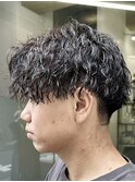 ツイストスパイラルパーマ/センターパート/前下がり/刈り上げ