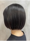 黒髪ショートボブ切りっぱなしボブブルーブラックカラー