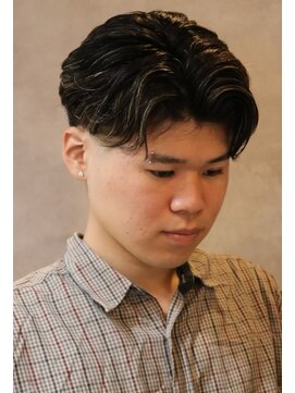 トレイス(trace) 清潔感×トレンド感の外国人風センターパート