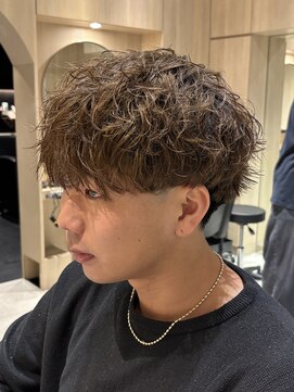 レボ 片町店(Revo) シャドーパーマ×テーパーフェード