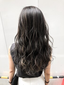 キュー(cue) 【cue】暗めベースに細めコントラストハイライト