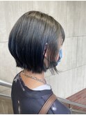 ブルーヘアのボブカット