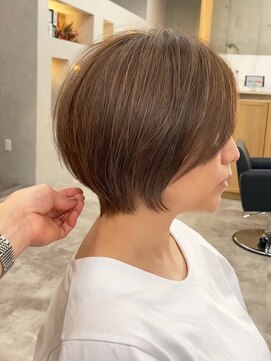 アロ 大阪梅田(alo) 【松本 聖】白髪率80%の脱白髪染めショート《大阪梅田》