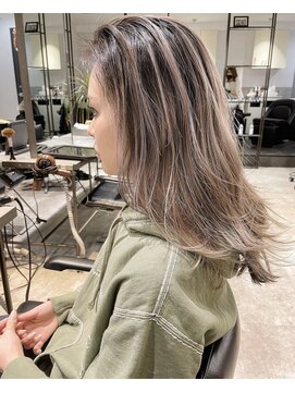 リフル 八王子(RIFULL) ハイライト　レイヤー ショートヘア　ボブ　くびれレイヤー
