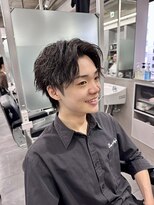 クロムトウキョウ ザ バーバー ネオン 新宿店(CHROM TOKYO the Barber ne/on)&nbsp;センターパート/ゆるツイスパ