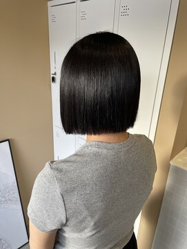 ジジ チーク 栃木(Gigi cheek) ぱつボブ