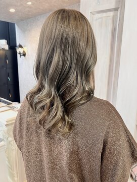 キャアリー(Caary) 福山美容室caary ブリーチミルクティーシルバーベージュ透明感