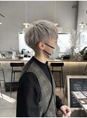 ホワイトグレージュ×ショートマッシュ