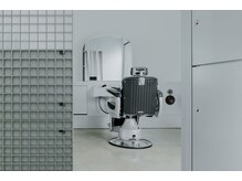 アブソリュートバーバーショップ(ABSOLUTE BARBER SHOP)の雰囲気(光と奥行きが生まれる一席)