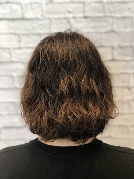 ミーティア バイ クアトロ(Meteor By QUATRO) パーマボブスタイル