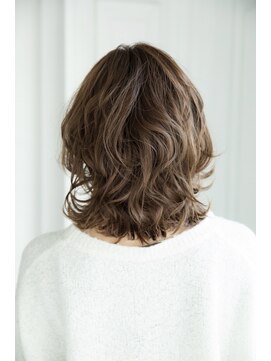 タヤ 自由が丘店(TAYA) 20代30代40代大人かわいい小顔ひし形外ハネミディアム