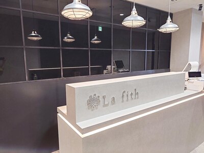 ラフィス ヘアーコロナ 河原町店(La fith hair corona)