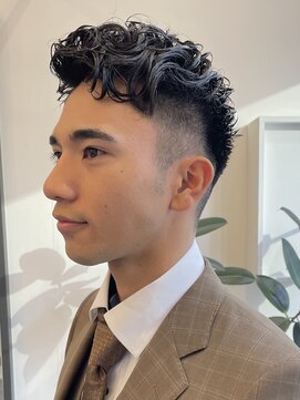 ヘアーアイスカルテット(HAIR ICI QUARTET) 20代30代40代メンズパーマスキンフェードビジネスカジュアル
