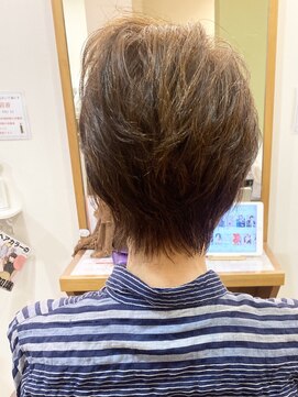 フリージア(freesia) 30代40代50代/すっきりショート/オレンジカラー/艶髪