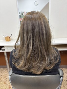 ヘアアートヒサ(HAIR ART hisa) 「RYOKO」304050代 インナーベージュカーキ×アッシュベージュ