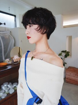 ウィット(wit) モードに作るニュアンスショート