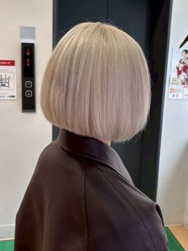 アウラ(AURA) 盛岡駅タッセルボブハイトーンカラーミルクティーベージュ外ハネ