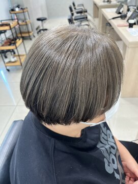 アッシュ 高幡不動店(Ash) アンブレラハイライトオリーブグレージュ白髪ぼかしショート