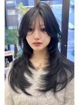 ヌエン 渋谷(NU/EN)&nbsp;ハッシュカット×ネイビーブルー/バタフライレイヤー/ハイライト