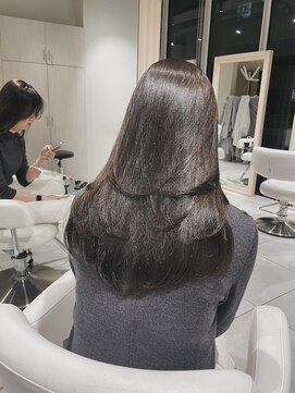 ザック ヴィ(ZACC  vie) レイヤーカット/地毛風ストレート／ダークグレージュ