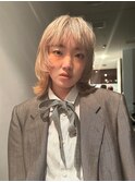クラシカルなブロンドレイヤーカット