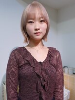 ネルケ 立川(nelke) ホワイトベージュ×外ハネボブハイトーンダブルカラー立川