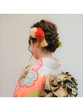 ニューカンヌ 美容室 振袖ヘアアレンジ