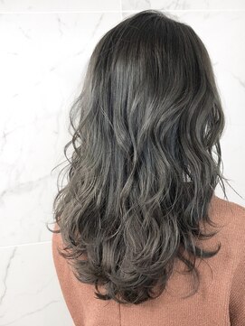 アヴァンス 広島本通店(AVANCE.) スモーキーマットアッシュ×セミロング