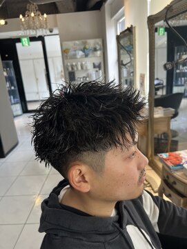 アイズ 海老名(AIZU) ツイストスパイラルパーマ波巻きスパイラルパーマメンズマッシュ