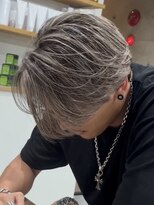 イーラ(era)&nbsp;ハイライトセンターパート　メンズ　眉毛　パーマ　ハイライト