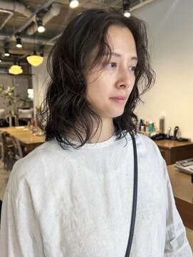 ダンボ(DUMBO) 【sayaca】ウェーブミディアムレイヤーパーマニュアンスパーマ