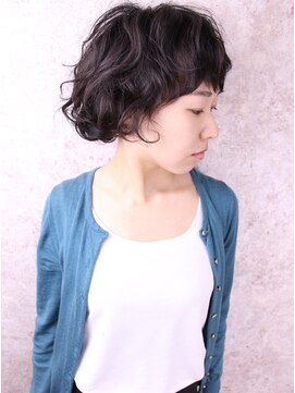 キャアリー(Caary) グレージュ、黒髪＋無造作ルーズなＣａａｒｙの大人かわいいボブ