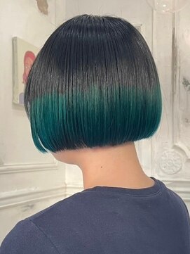 カムジーヘッドカミノウラ(COMEGHEAD KAMINOURA) 切りっぱなしボブ丸みボブブリーチダブルカラーイルミナカラー