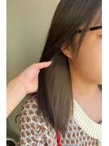 ラペルグリーン(Lapel green) インナーカラー×ベージュ