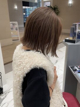 ティディ(Tidi) ヘイリーボブ/切りっぱなしボブ/ロイヤルベージュ/豊中庄内